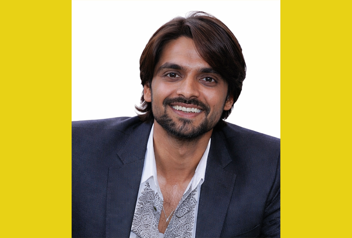 Honouring Best Actor Karan Joshi with the “Pride of Indian Cinema – Global Gujarati Cinema Legacy Award 2026” for the film Laalo Krishna Sada Sahaayate.